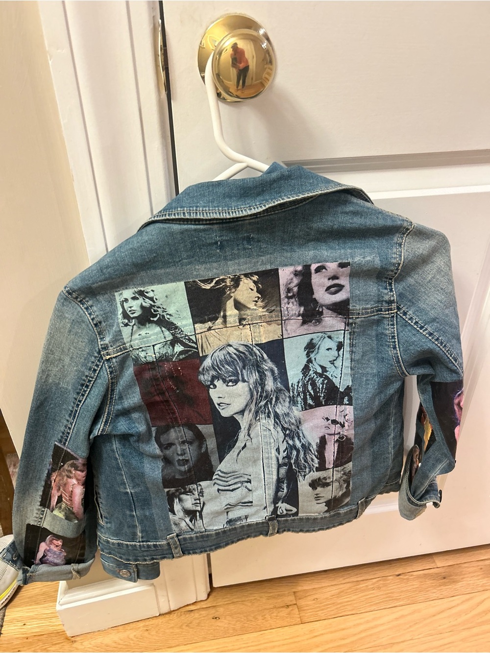 Taylor Swift on Vintage Denim Jacket - size 8